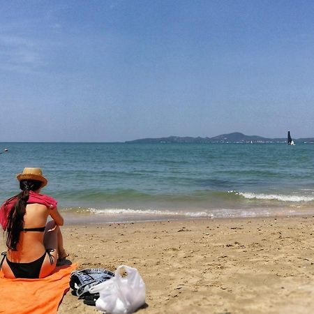 The Beach Pool Villa Pattaya Exterior photo