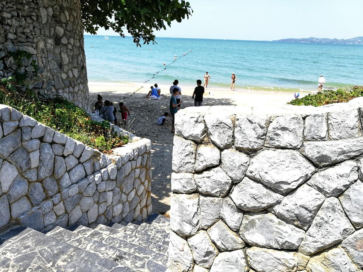 The Beach Pool Villa Pattaya Exterior photo